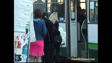 Şehvetli Sürüş Amatör Sürtük, Arka Koltukta Sert Fucks